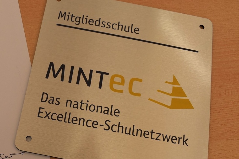Beitragsbild MINT-EC Plakette
